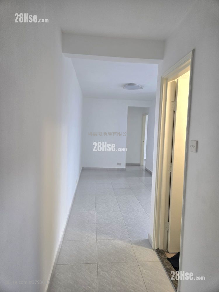 Chung Ming Court Sell 3 Bedrooms 554 ft²