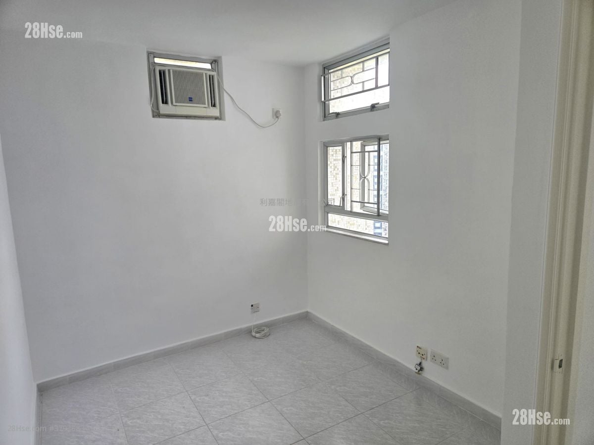 Chung Ming Court Sell 3 Bedrooms 554 ft²