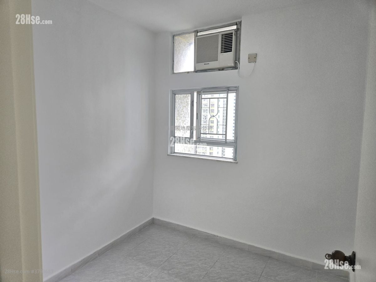 Chung Ming Court Sell 3 Bedrooms 554 ft²