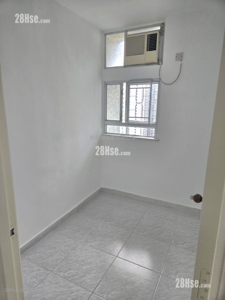Chung Ming Court Sell 3 Bedrooms 554 ft²