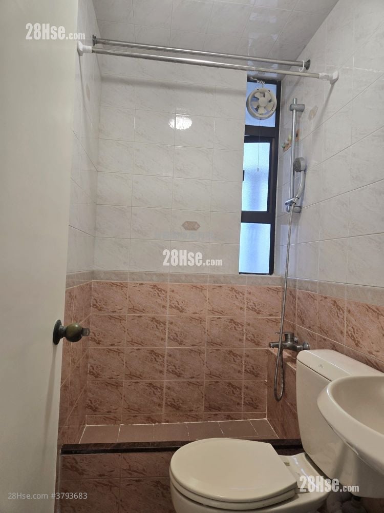 Chung Ming Court Sell 3 Bedrooms 554 ft²