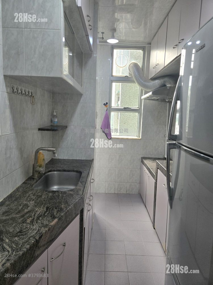 Chung Ming Court Sell 3 Bedrooms 554 ft²