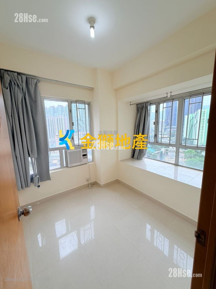 Golden Lion Garden Rental 306 ft²