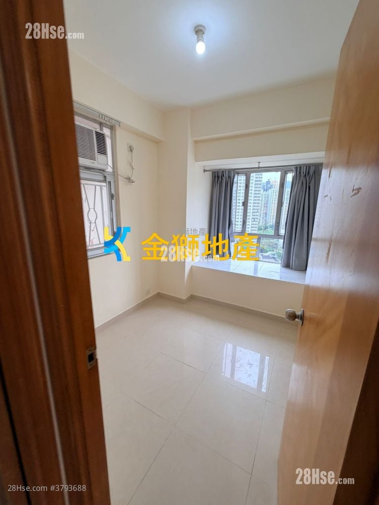 Golden Lion Garden Rental 306 ft²