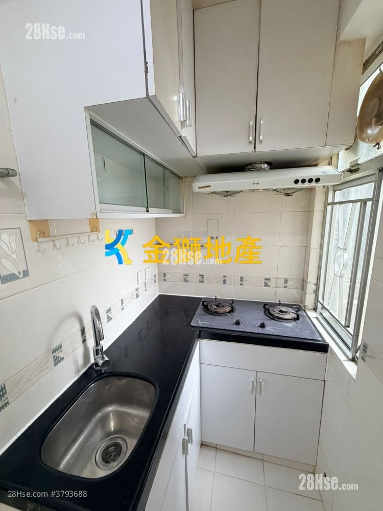 Golden Lion Garden Rental 306 ft²