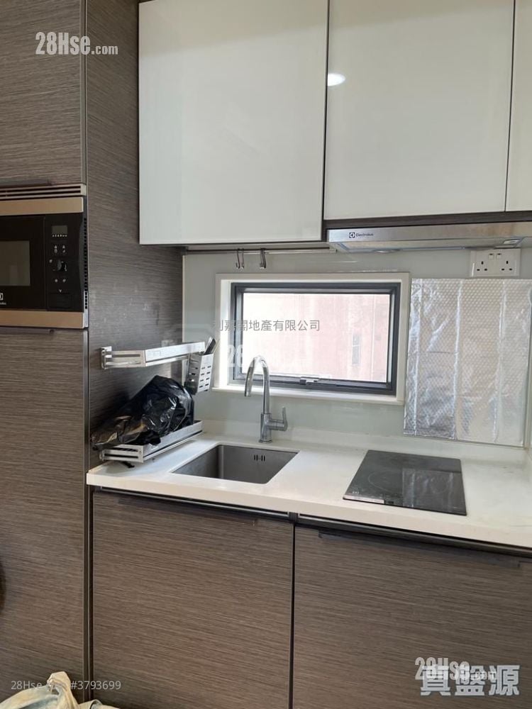 Giovane Sell 2 Bedrooms 340 ft²