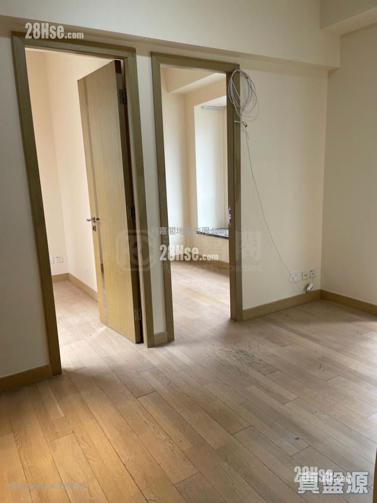 Giovane Sell 2 Bedrooms 340 ft²