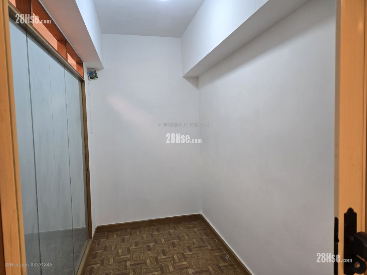 汉口中心 售盘 3 房 , 2 浴室 905 平方尺