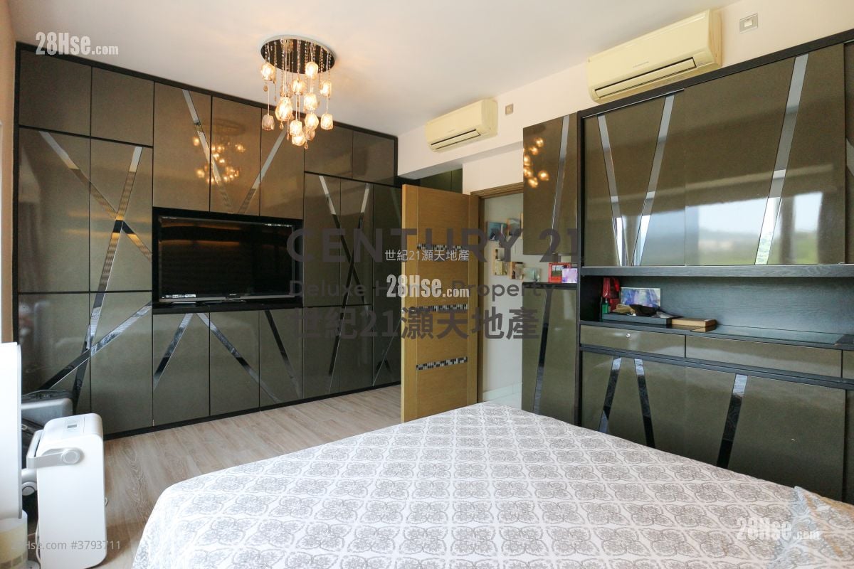 比华利山别墅 租盘 5+ 房 , 2 浴室 1,606 平方尺