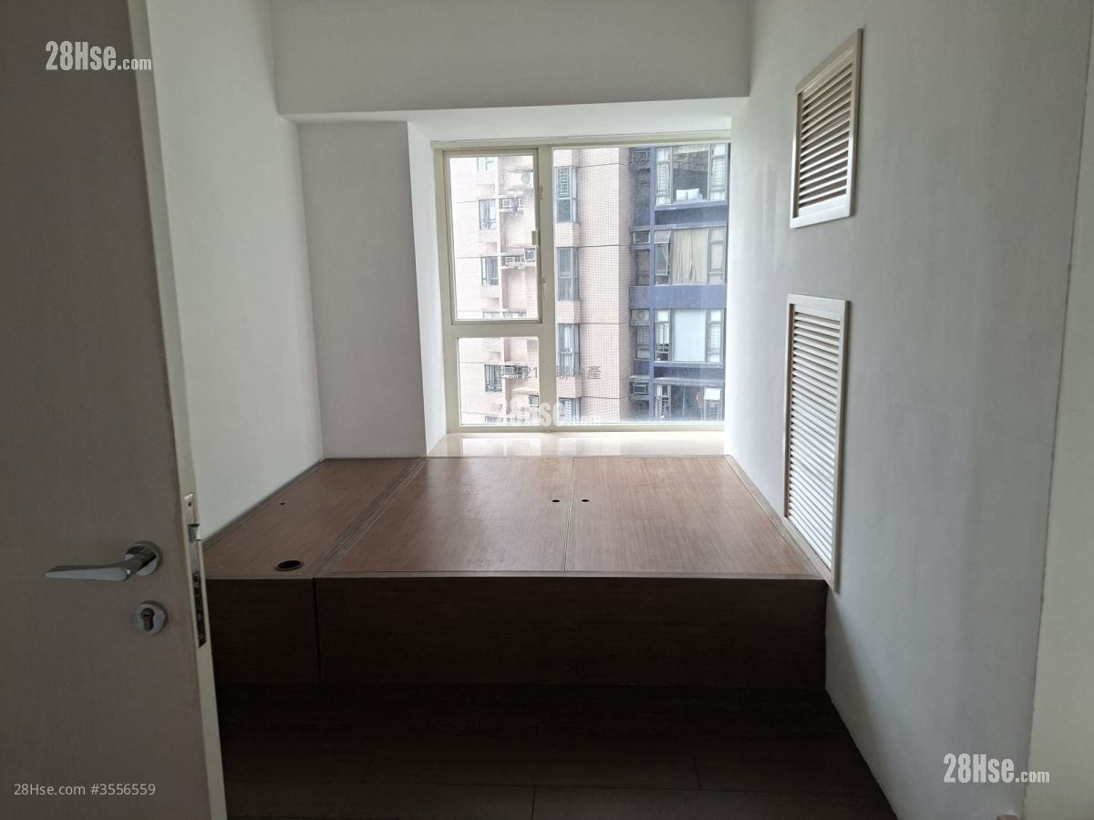 Centre Stage Sell 1 Bedroom , 1 Bathroom 400 ft²