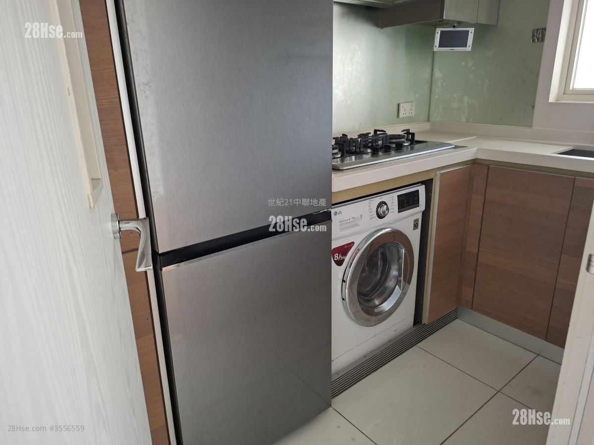 Centre Stage Sell 1 Bedroom , 1 Bathroom 400 ft²