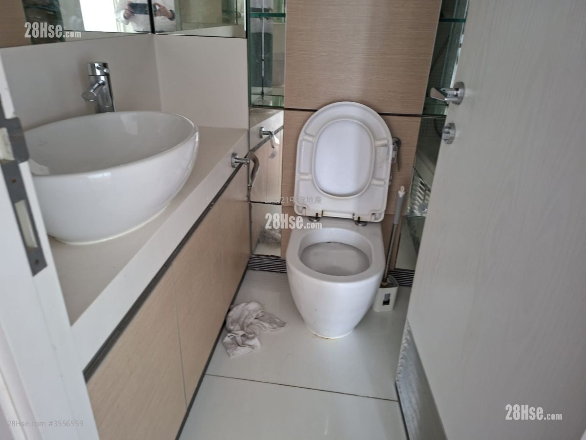 Centre Stage Sell 1 Bedroom , 1 Bathroom 400 ft²