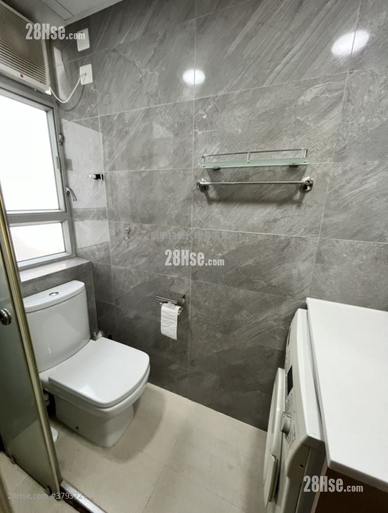 Hoi Lok Court Sell 2 Bedrooms 393 ft²