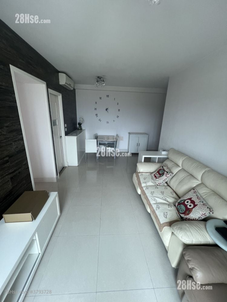 Uptown Sell 3 Bedrooms , 2 Bathrooms 760 ft²