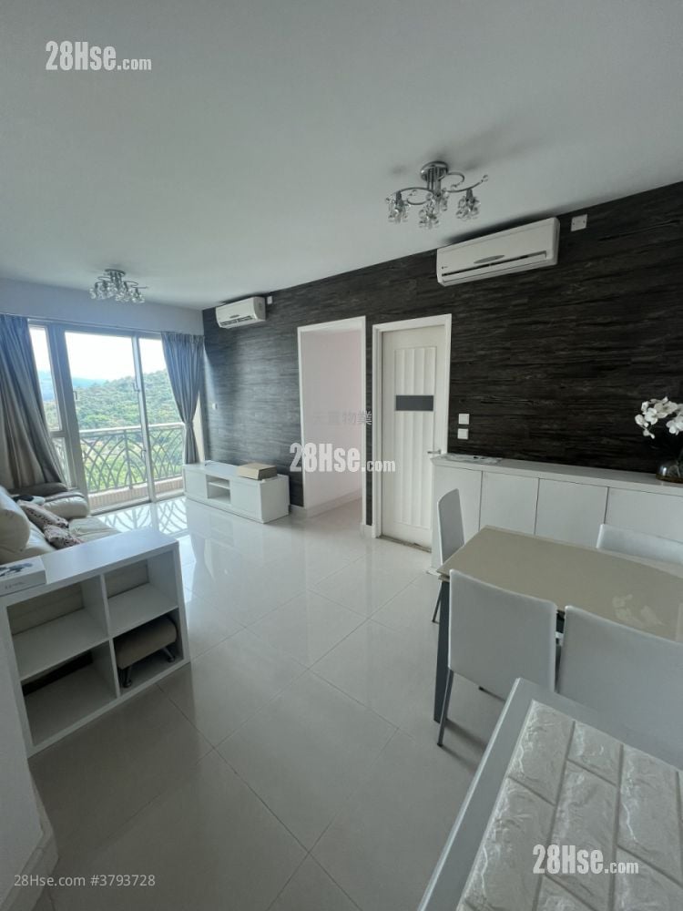 Uptown Sell 3 Bedrooms , 2 Bathrooms 760 ft²