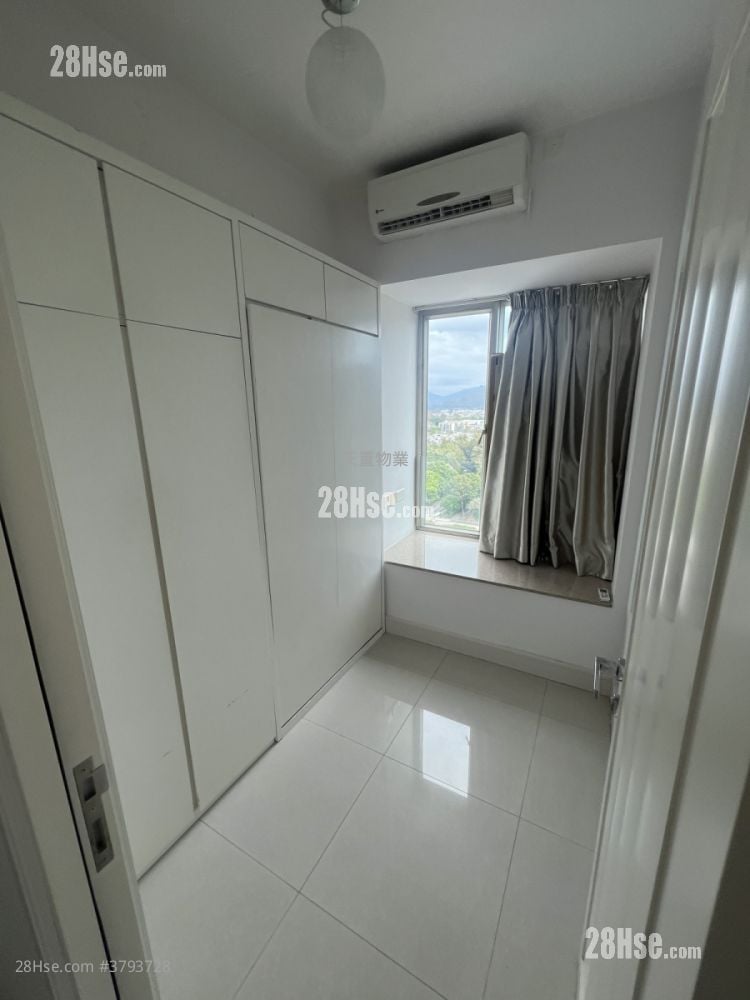 Uptown Sell 3 Bedrooms , 2 Bathrooms 760 ft²