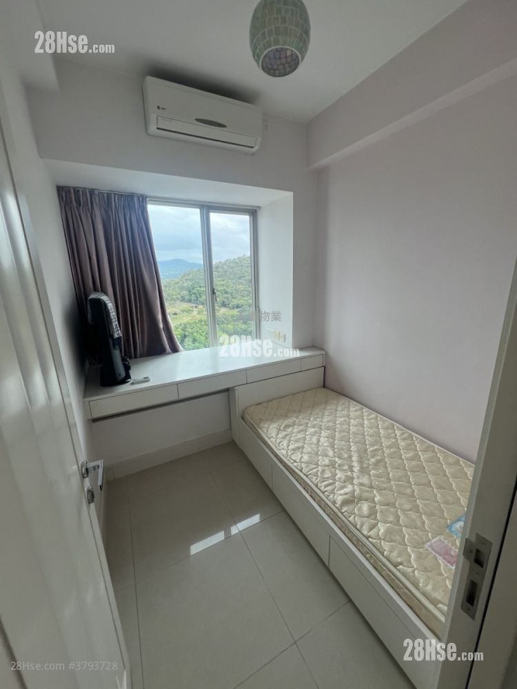 Uptown Sell 3 Bedrooms , 2 Bathrooms 760 ft²