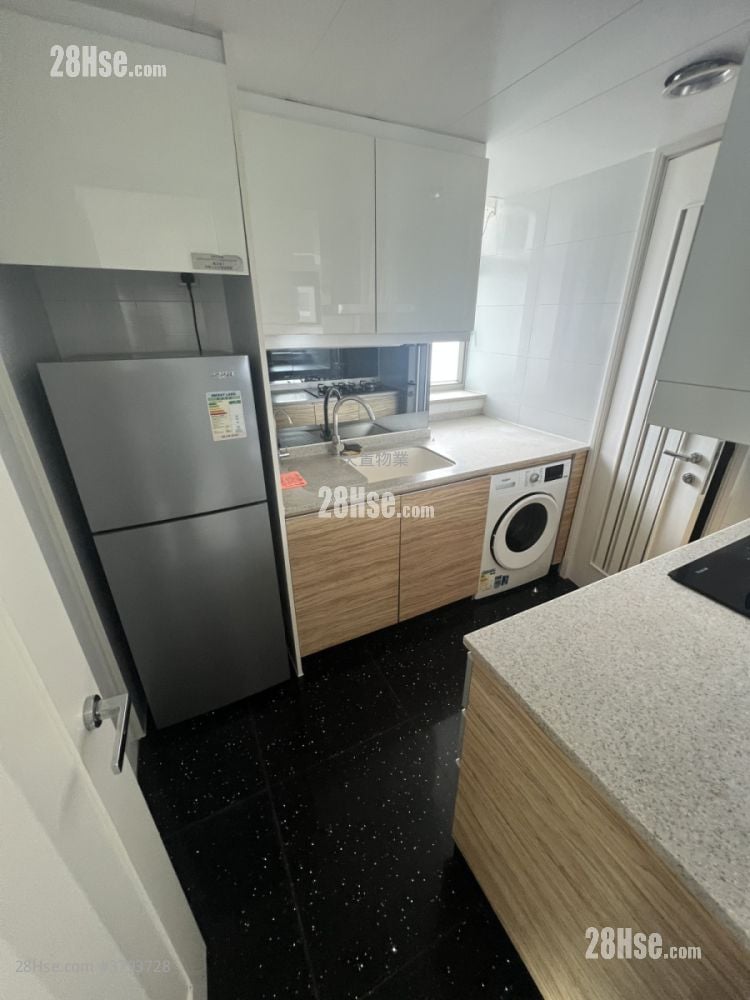 Uptown Sell 3 Bedrooms , 2 Bathrooms 760 ft²