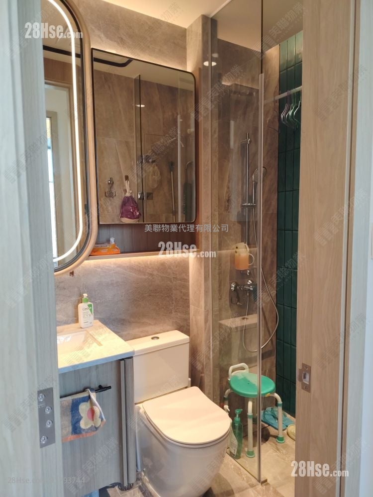 bathroom: Hava Sell 2 Bedrooms 365 ft²