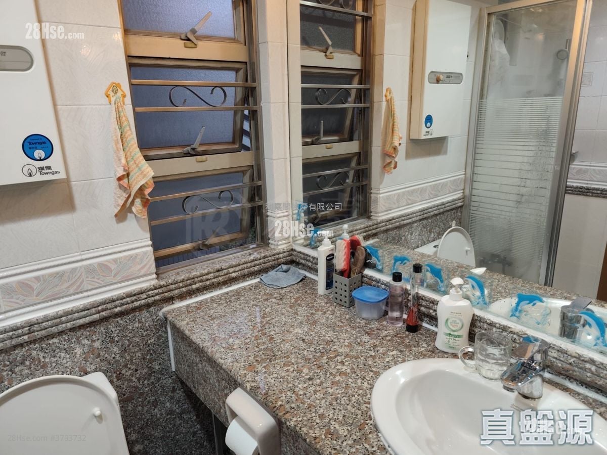 Kingswood Villas Sell 3 Bedrooms , 2 Bathrooms 630 ft²