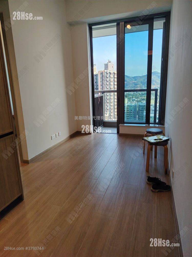 living room: Hava Sell 2 Bedrooms 365 ft²