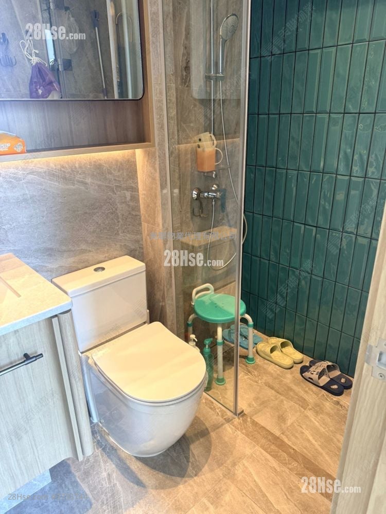 bathroom: Hava Sell 2 Bedrooms 365 ft²