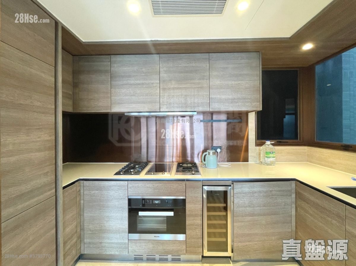 Lp10 Rental 3 Bedrooms , 2 Bathrooms 832 ft²