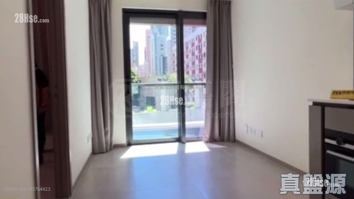 Kennedy 38 Sell 1 Bedroom 287 ft²