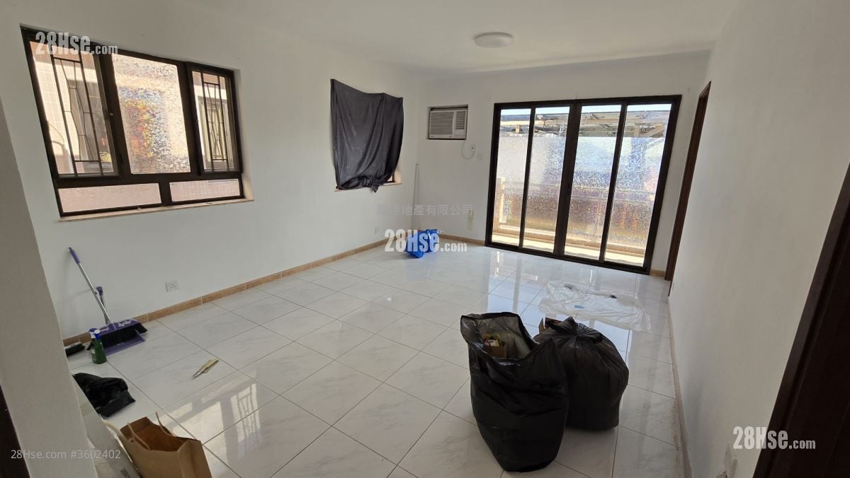 Village Rental 3 Bedrooms , 1 Bathroom 700 ft²