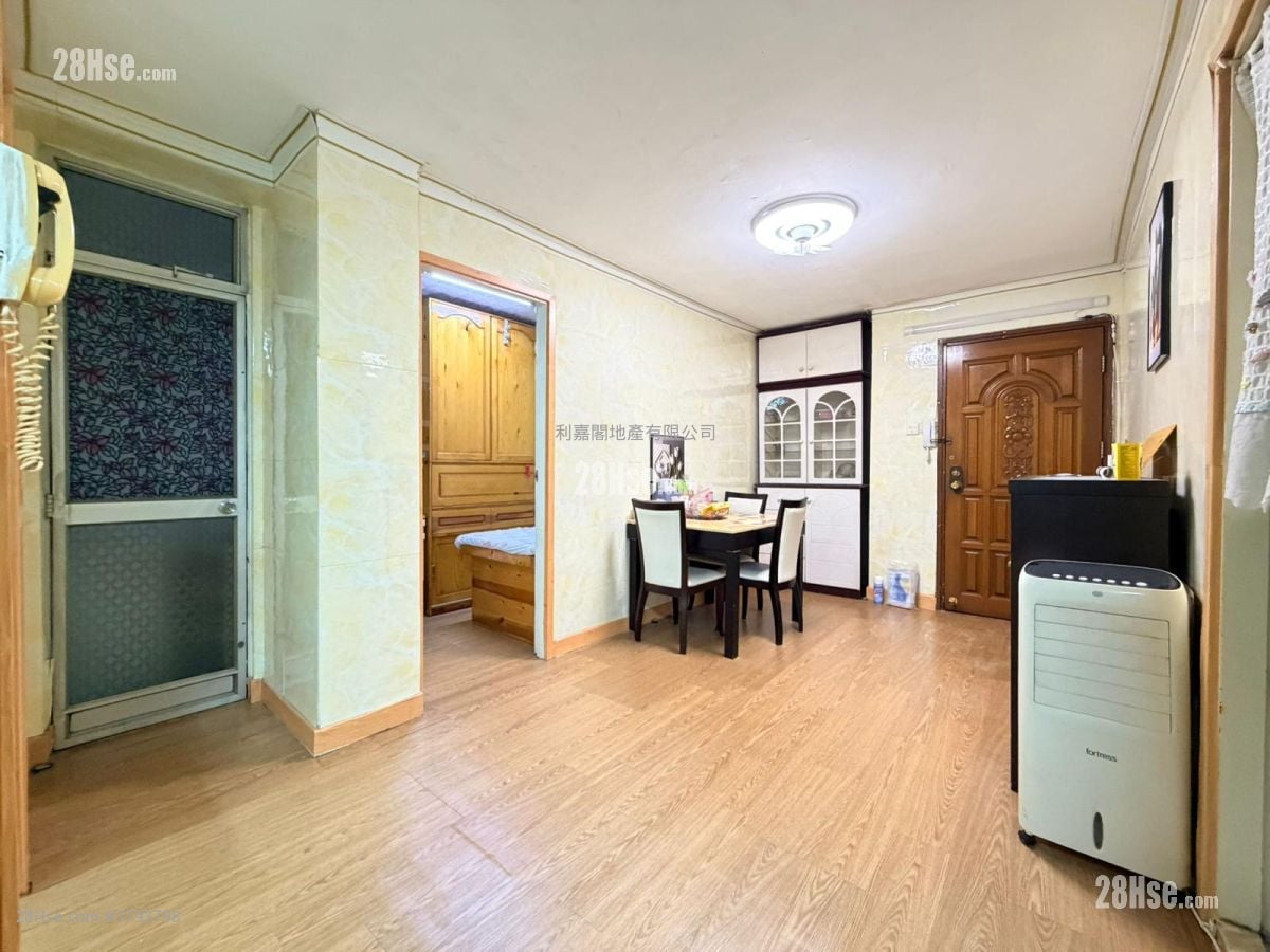 Mei Foo Sun Chuen Sell 3 Bedrooms , 1 Bathroom 653 ft²