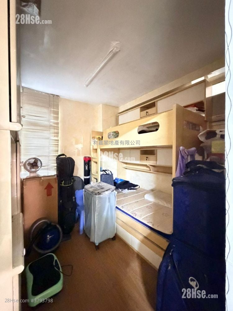 Mei Foo Sun Chuen Sell 3 Bedrooms , 1 Bathroom 653 ft²