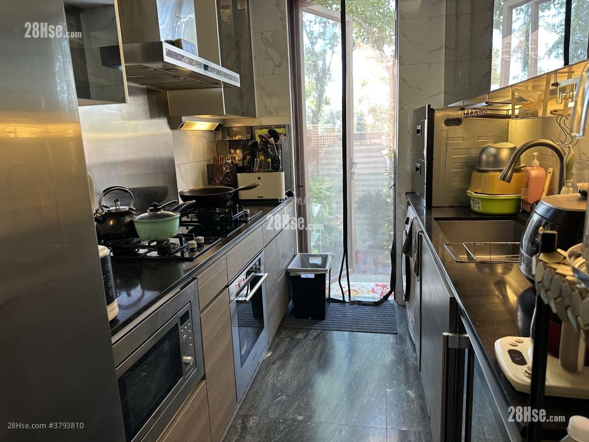 La Mansion Rental 3 Bedrooms , 3 Bathrooms 1,589 ft²