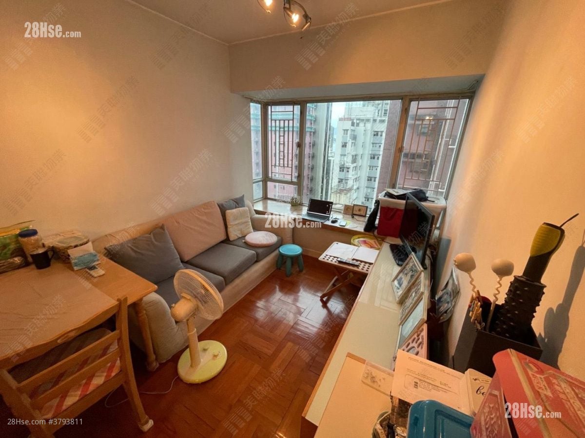 Ying Wa Court Sell 2 Bedrooms 466 ft²