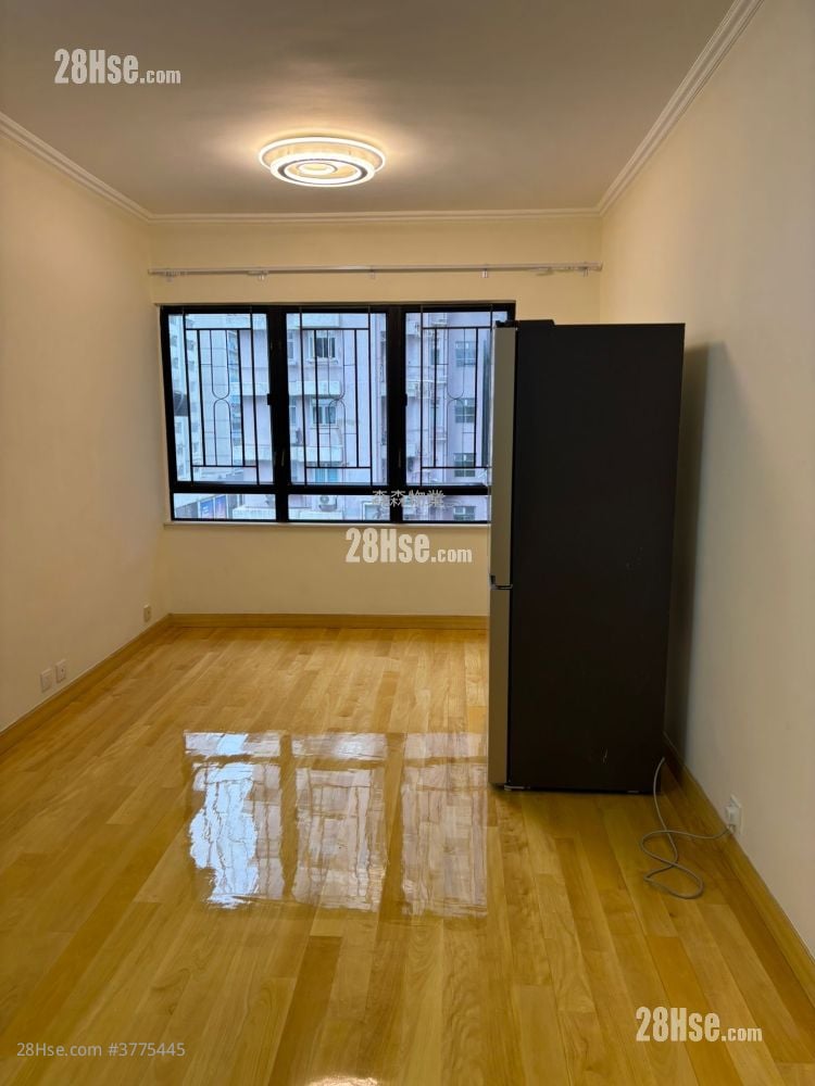 Roca Centre Rental 3 Bedrooms , 1 Bathroom 537 ft²