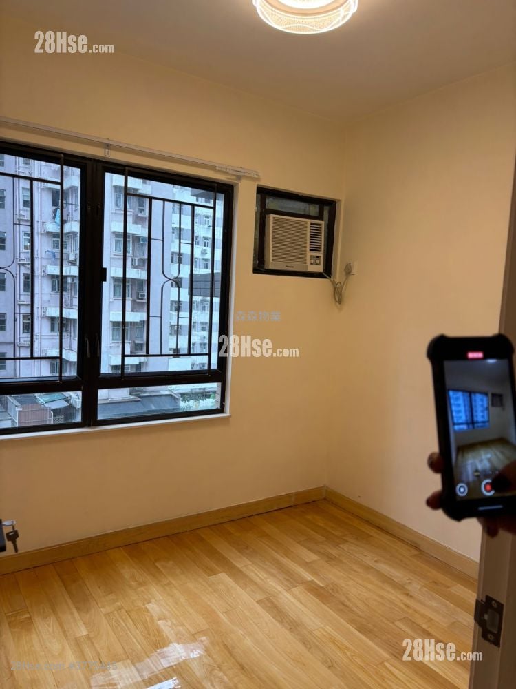 Roca Centre Rental 3 Bedrooms , 1 Bathroom 537 ft²