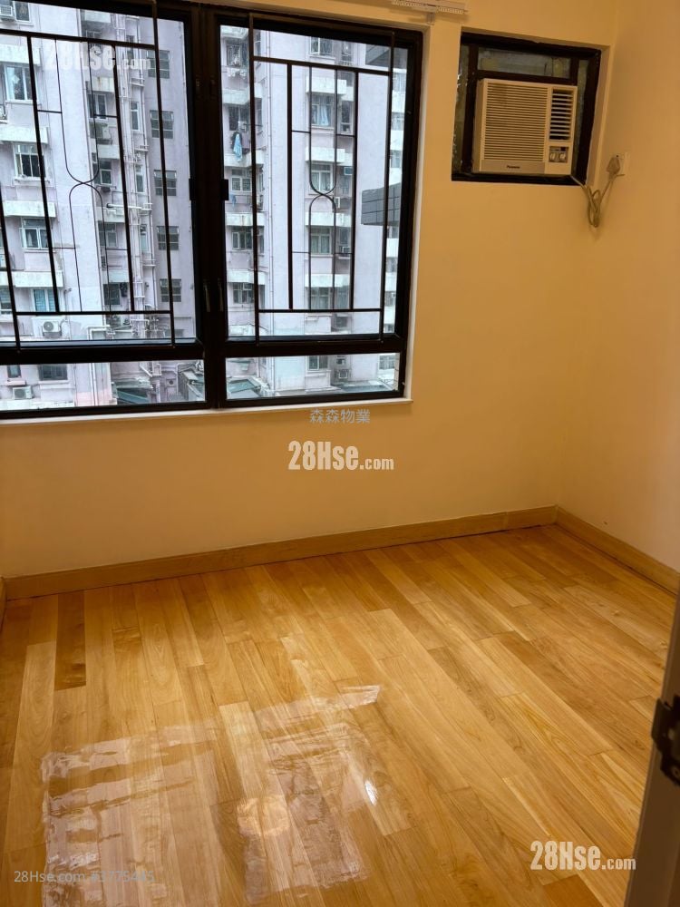 Roca Centre Rental 3 Bedrooms , 1 Bathroom 537 ft²