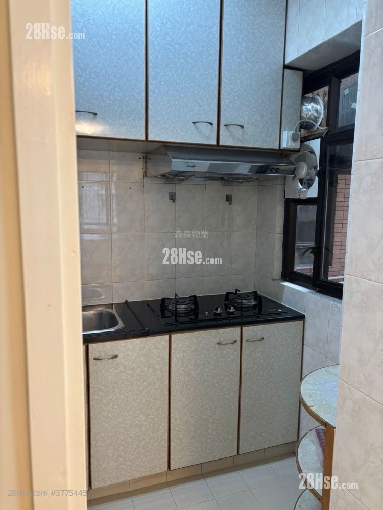 Roca Centre Rental 3 Bedrooms , 1 Bathroom 537 ft²