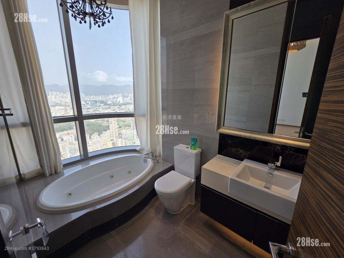 亮贤居 售盘 5+ 房 2,358 平方尺