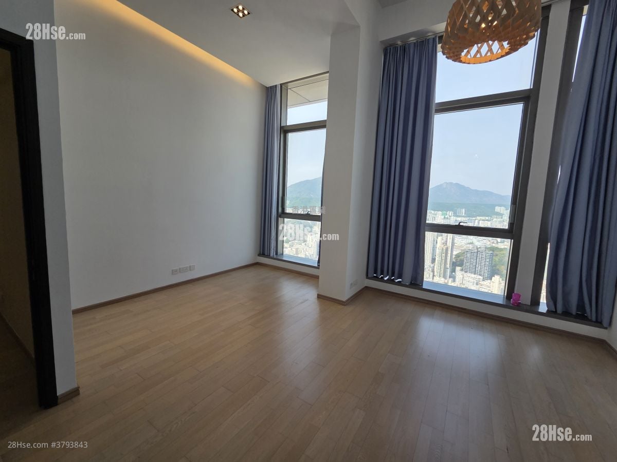 亮贤居 售盘 5+ 房 2,358 平方尺