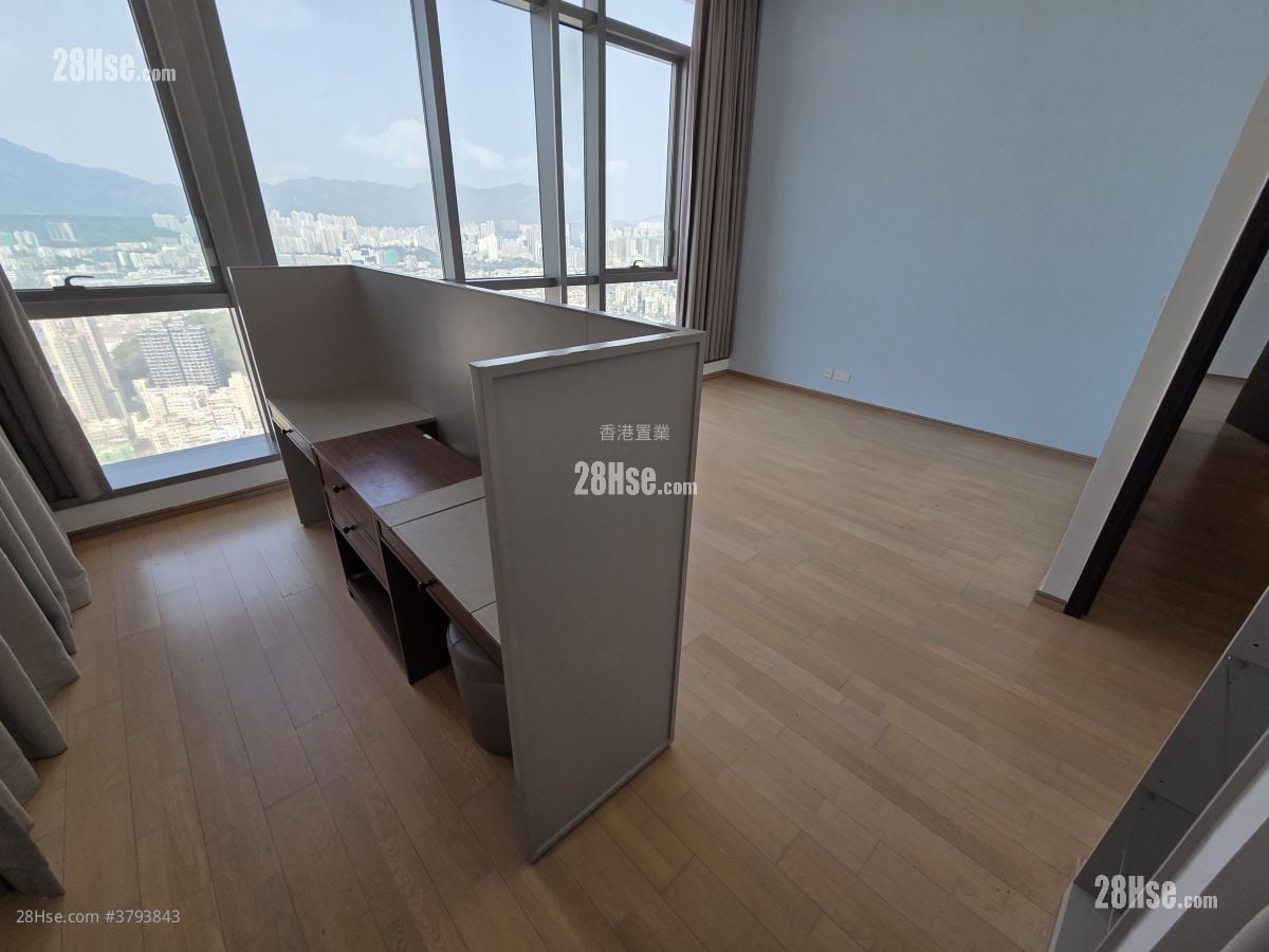 亮贤居 售盘 5+ 房 2,358 平方尺