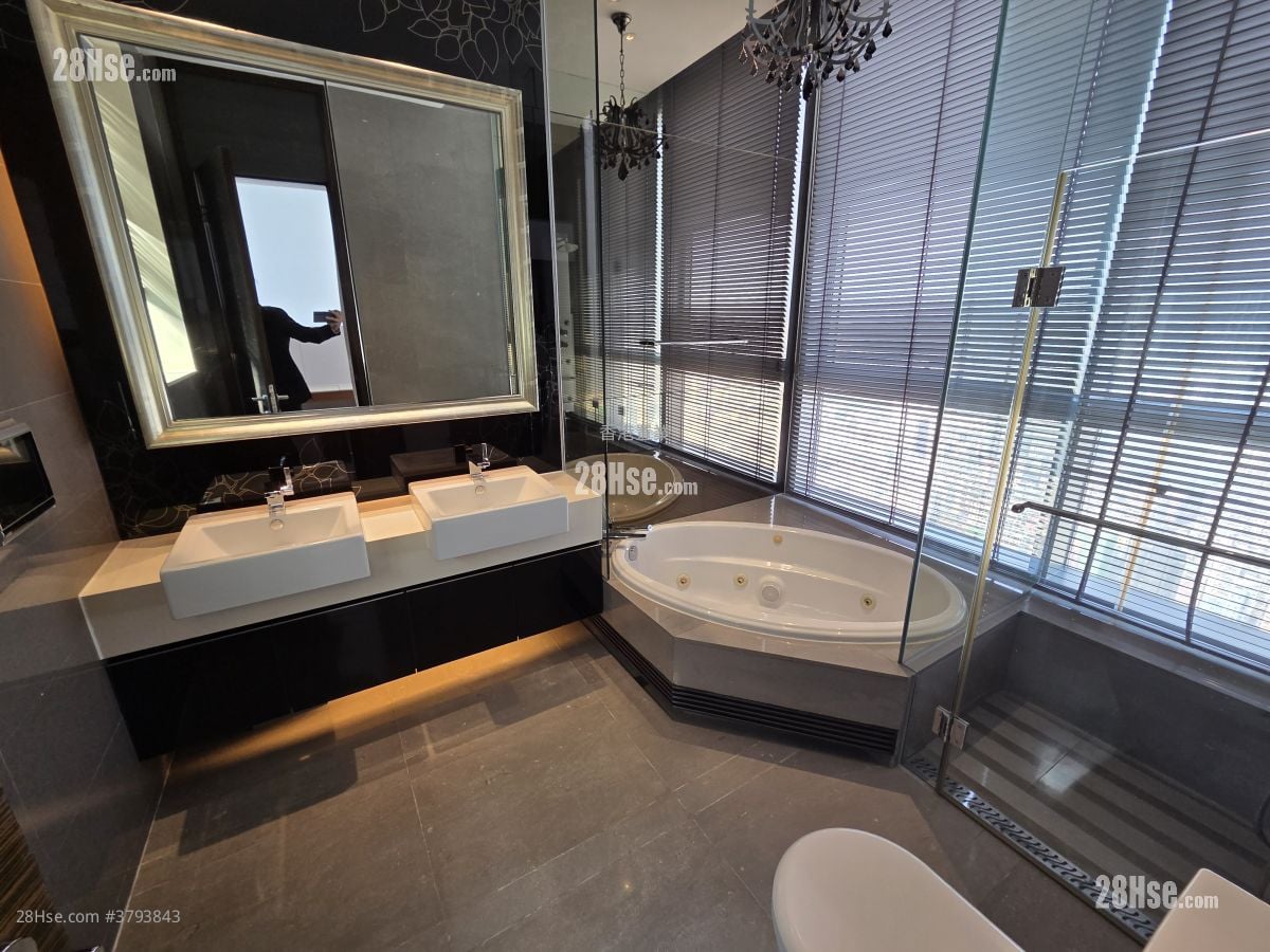 亮贤居 售盘 5+ 房 2,358 平方尺