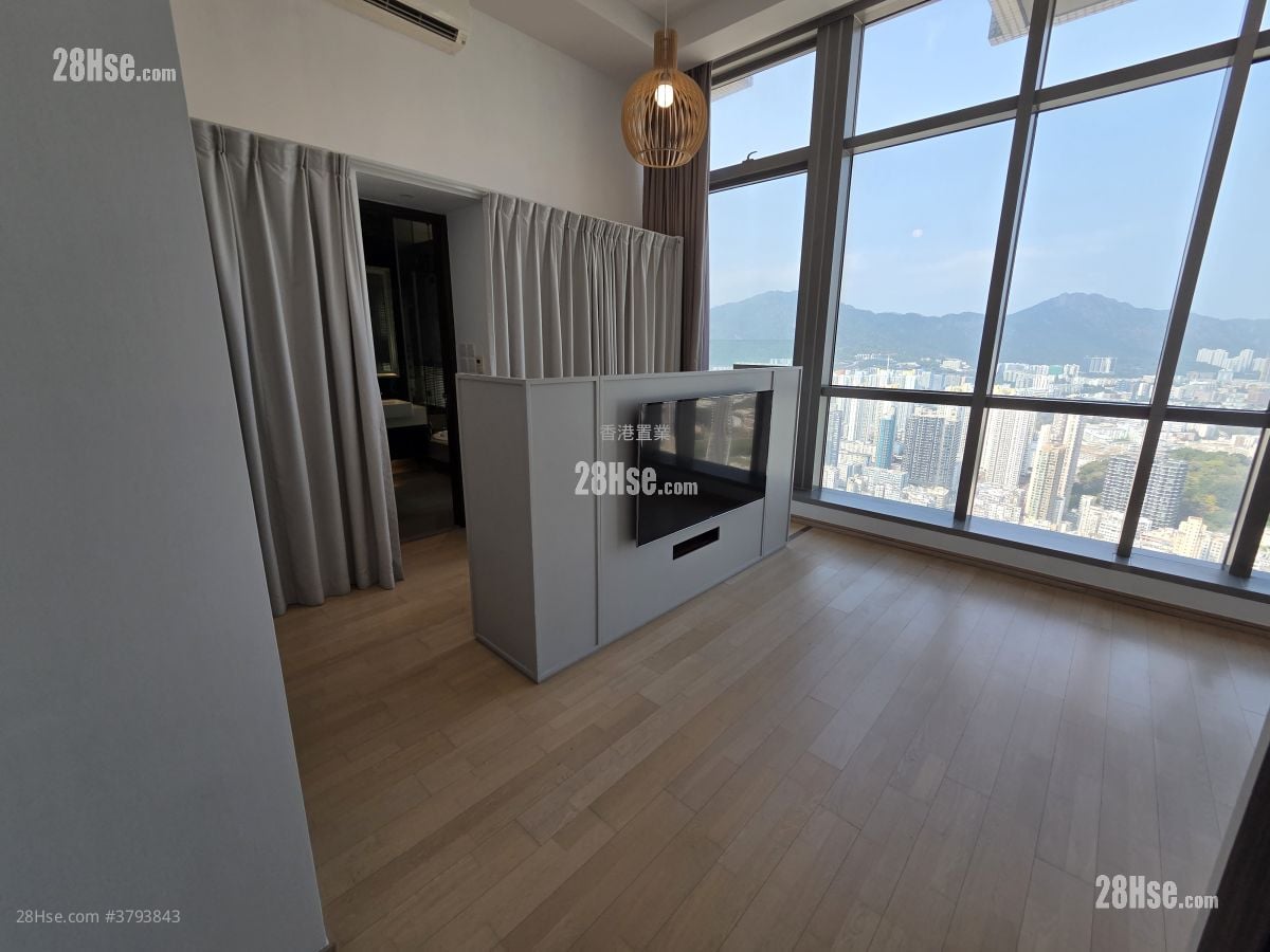 亮贤居 售盘 5+ 房 2,358 平方尺