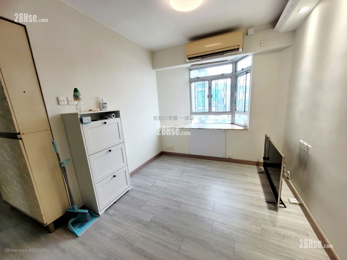 living room: City One Shatin Rental 3 Bedrooms , 1 Bathroom 515 ft²