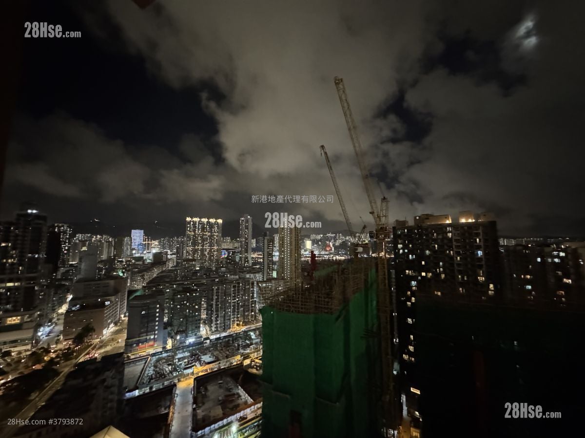 Axis Rental Studio , 1 Bathroom 212 ft²