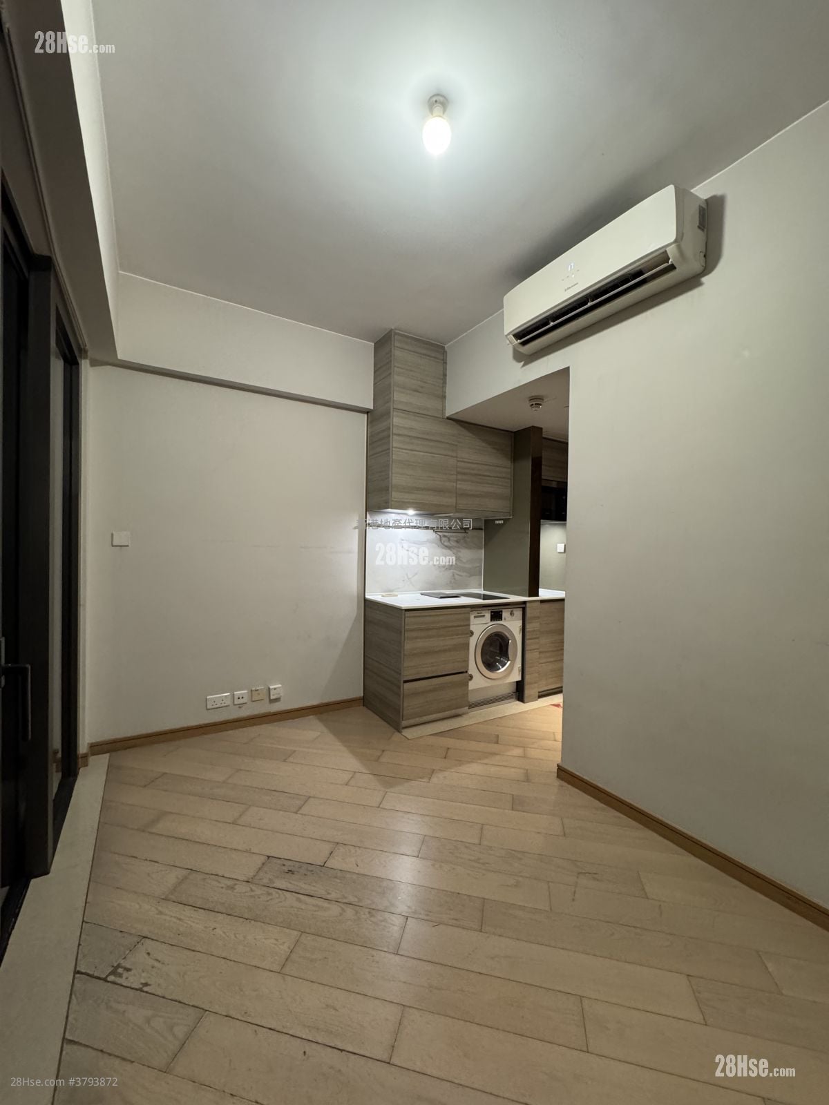 Axis Rental Studio , 1 Bathroom 212 ft²