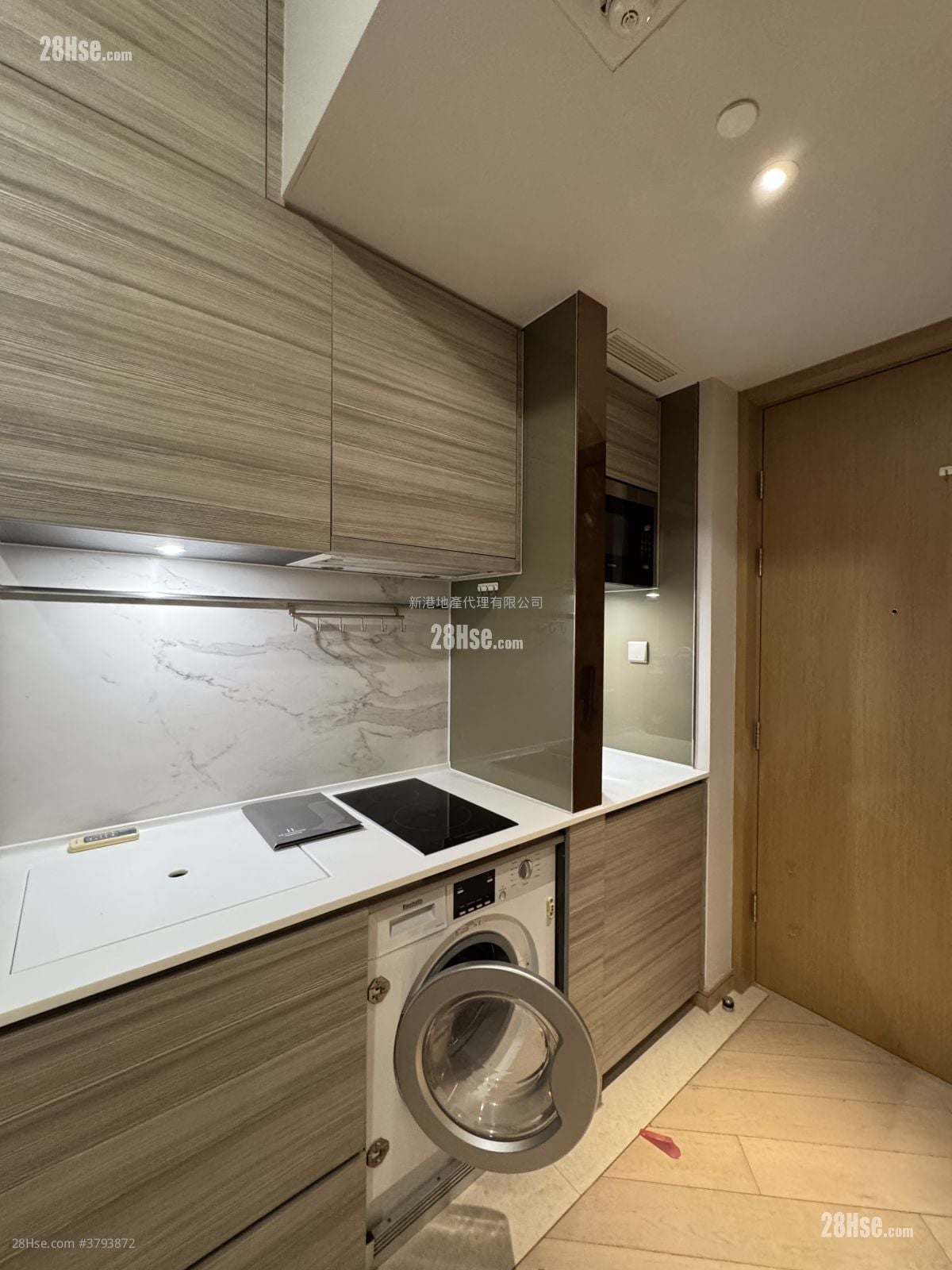 Axis Rental Studio , 1 Bathroom 212 ft²