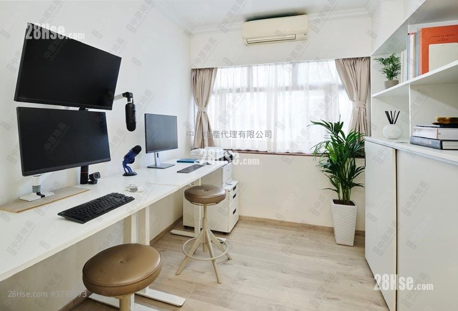 Mount Trio Court Sell 3 Bedrooms , 2 Bathrooms 1,173 ft²