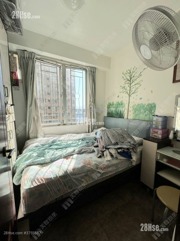 Bauhinia Garden Sell 3 Bedrooms , 1 Bathroom 590 ft²