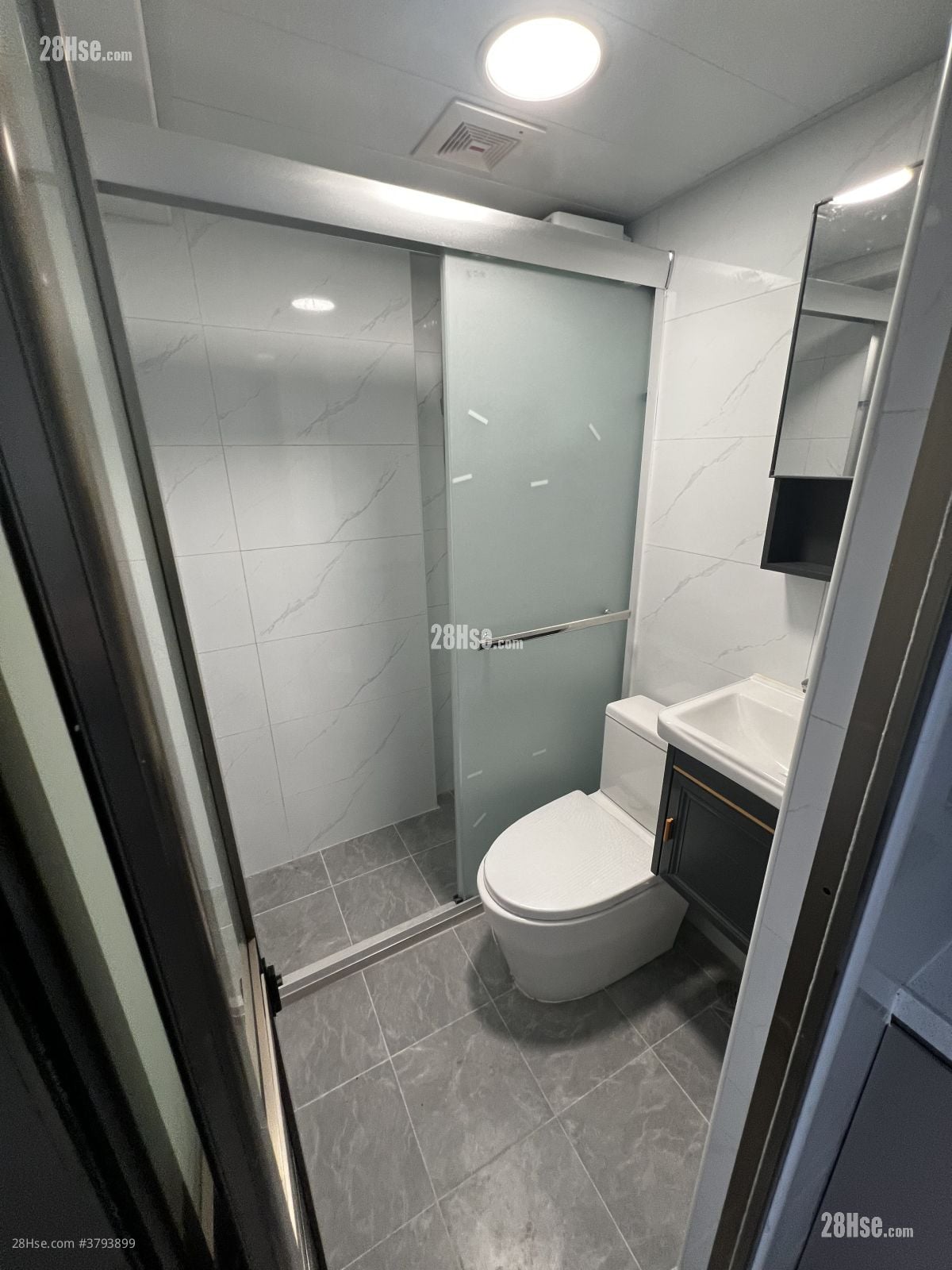 Joy Fat House Sell 4 Bedrooms , 4 Bathrooms 712 ft²