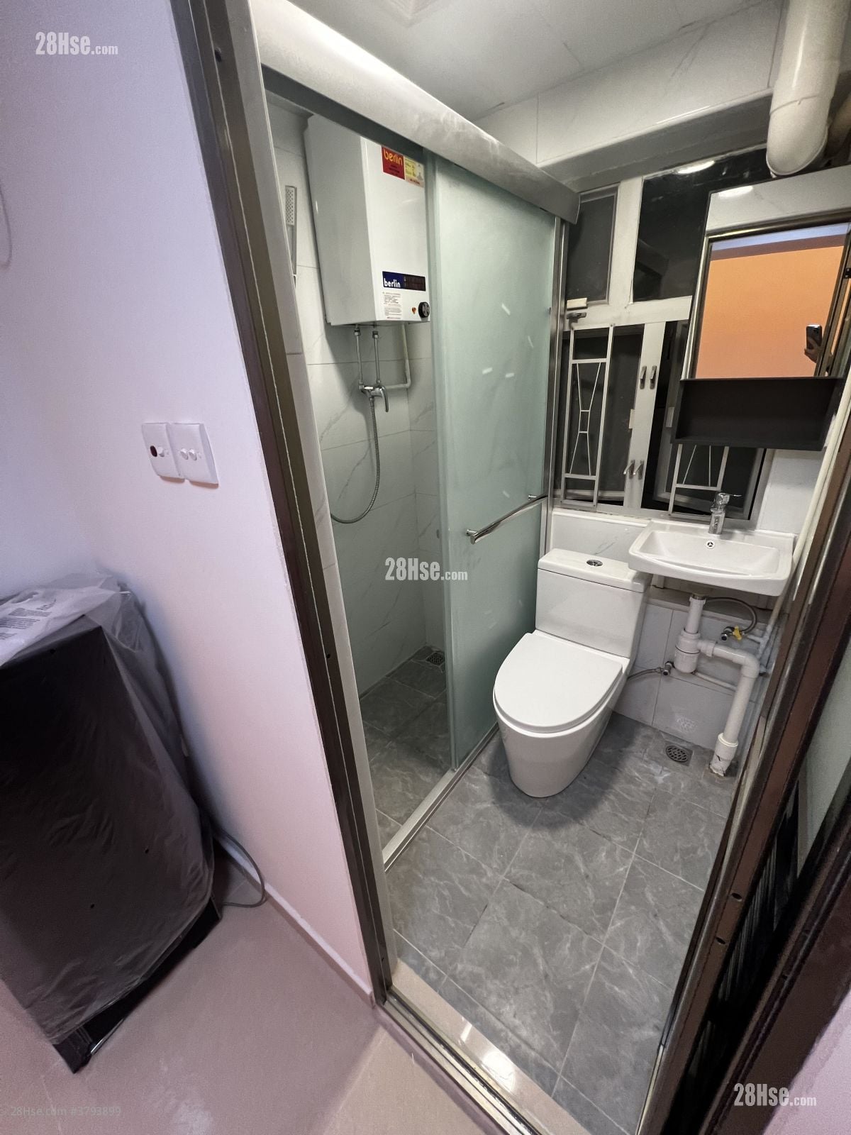 Joy Fat House Sell 4 Bedrooms , 4 Bathrooms 712 ft²